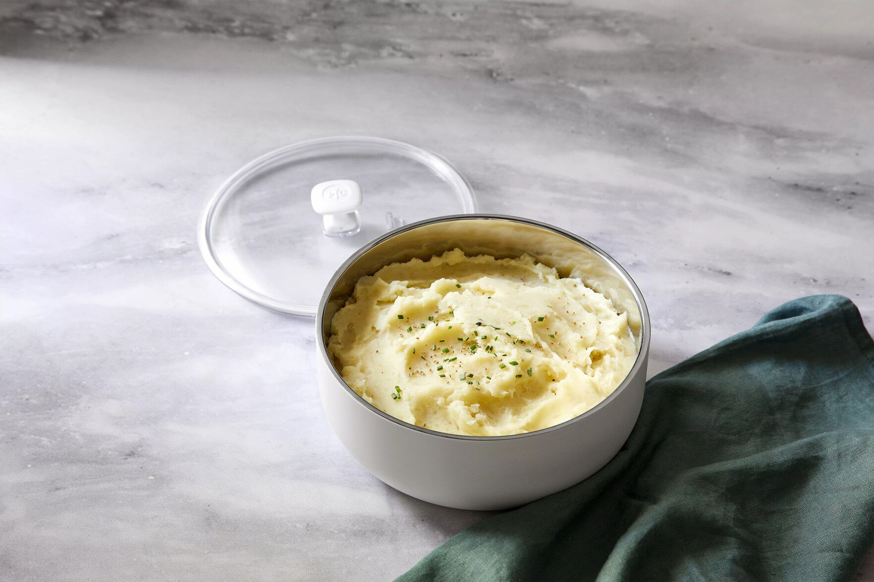 Pampered Chef serving bowl